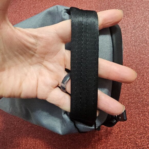 Travis Mathew Golf Approach Toiletry Case Gray Dopp Kit Travel Pouch Bag New - Picture 4 of 10